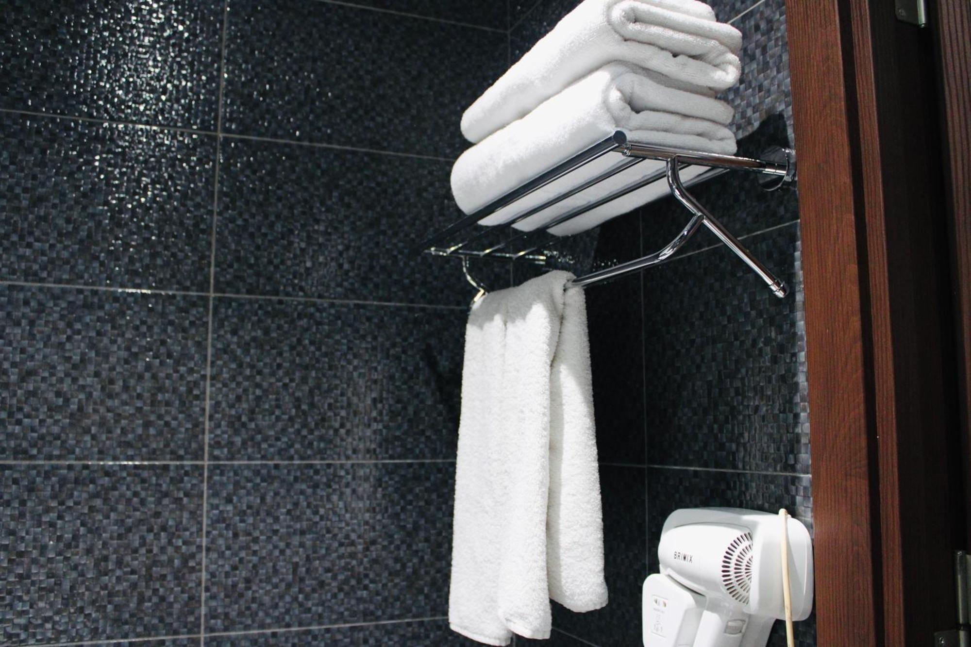 7 Rooms Hotel Tserovani Exterior photo